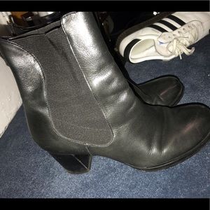 Size 10.5 Colehaan heeled bootie